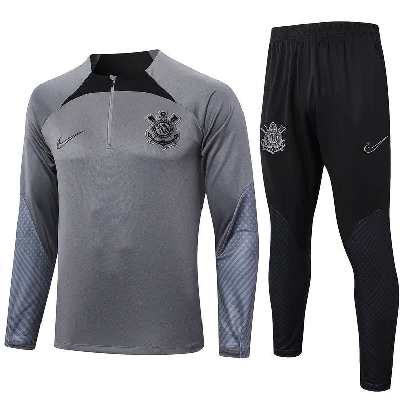 conjunto-agasalho-calca-corinthians-nike-2024-cinza-original-oficial-masculino-feminino-pronta-entrega-3-bb43101b5e70cec17517302142453742-1024-1024 Kit Corinthians Short Zipper Training Grey - Image 1